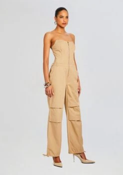 Stana Jumpsuit 7 Stana Jumpsuit -Retrofete Clothing Shop Ecommerce Crop 20240326 STANAJUMPSUIT SAND32464 ECOMM