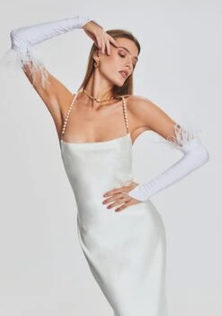 Penny Feather Gloves -Retrofete Clothing Shop Ecommerce Crop 221129 Ecom Set2 SHOT 03 0285