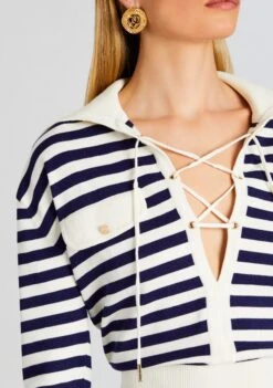 Retrofete Clothing Shop -Retrofete Clothing Shop Ecommerce Crop 24 01 11 ROSETOP JACSHORT CREAMNAVY 0919 ECOMM