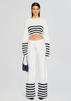 Sharlie Sweater 9 Sharlie Sweater -Retrofete Clothing Shop Ecommerce Crop 24 01 11 SHARLIESWEATER POEPANT WHIENAVY 0540 ECOMM