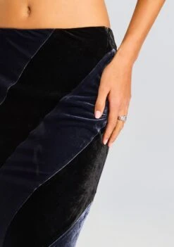 Venus Velvet Skirt 9 Venus Velvet Skirt -Retrofete Clothing Shop Ecommerce Crop 24 08 21 DULCE VELVET TOP BLACK NAVY VENUS VELVET SKIRT BLACK NAVY 0959 ECOMM