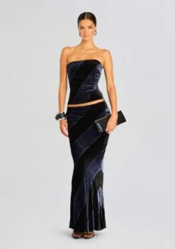 Venus Velvet Skirt 8 Venus Velvet Skirt -Retrofete Clothing Shop Ecommerce Crop 24 08 21 DULCE VELVET TOP BLACK NAVY VENUS VELVET SKIRT BLACK NAVY 0998 ECOMM c773f4d2 7713 4f70 9951 9ca878415674
